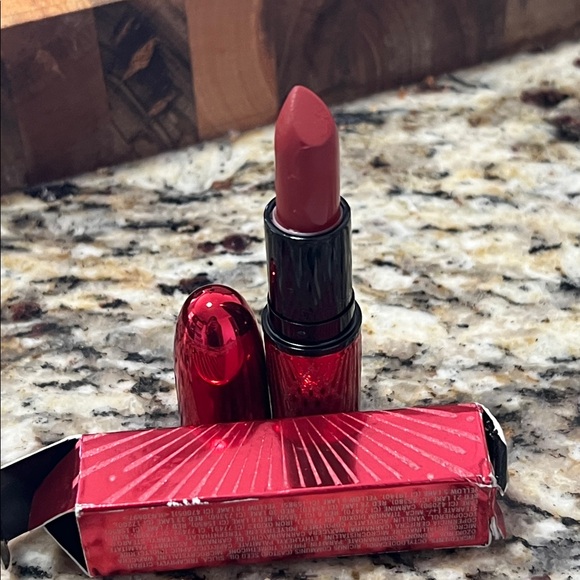 🍭🐈‍⬛Chili Mac Matte Lipstick - Picture 3 of 10